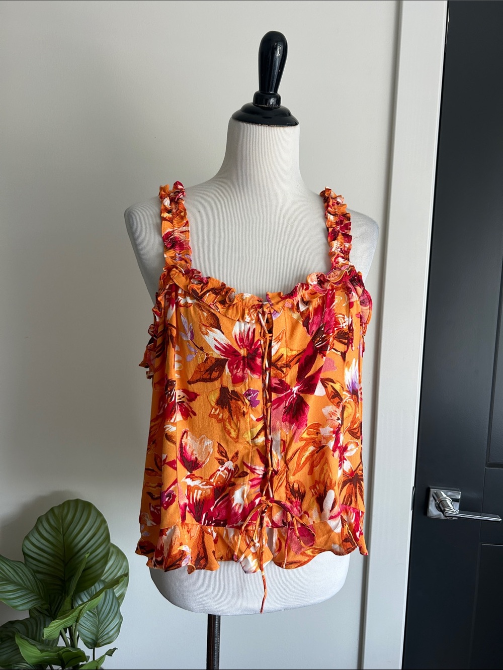 H&M 🧡🌺 XL Orange red lavender white Floral Ruffle 💯 viscose Tank Top